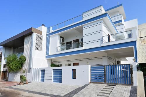 Bhopal Bed & Breakfast | The Autumn Leaves Bhopal