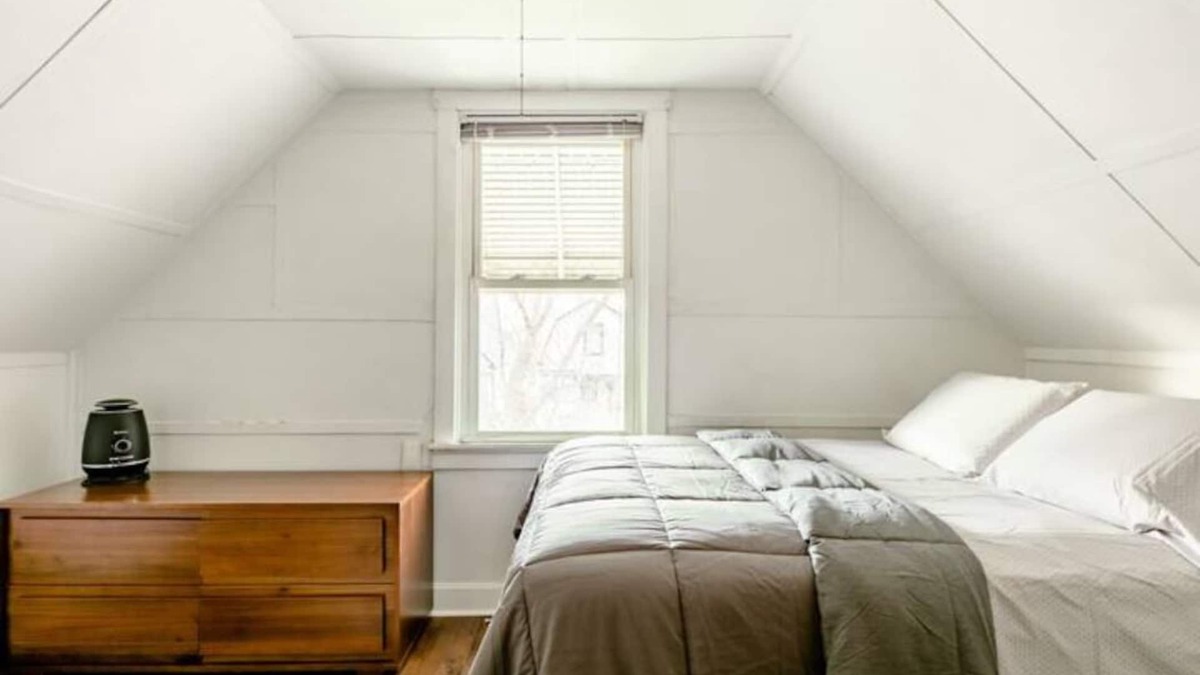 Irving Park East Apartment | The Avondale Attic