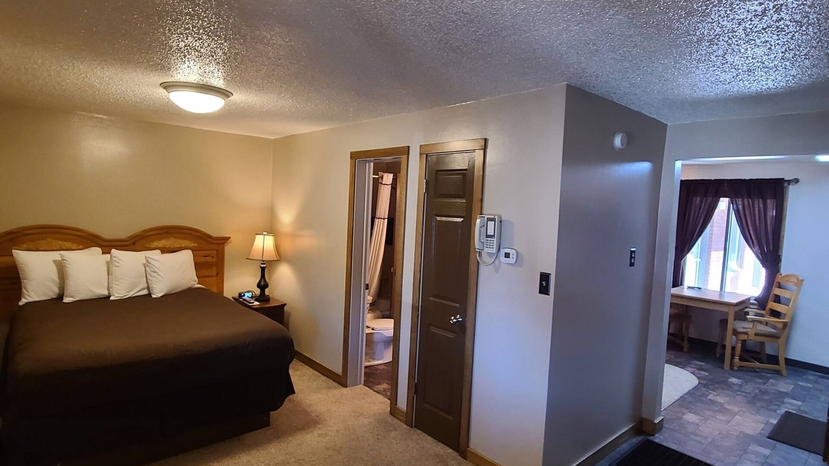 Lewistown Hotel | The B&B Motel
