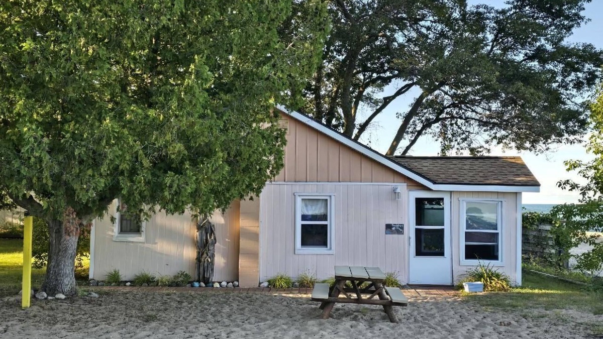 Oscoda Cabin | The Beachfront Hideaway
