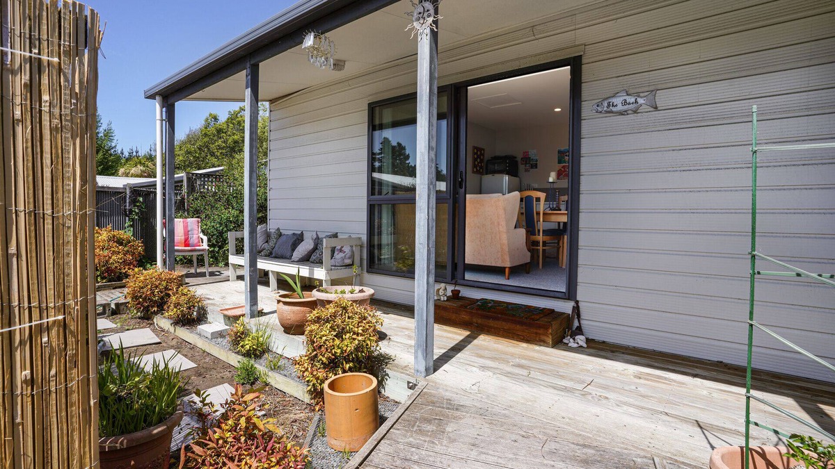Waikuku Beach House | The Bach at Old Broadway - Waikuku Beach Retreat