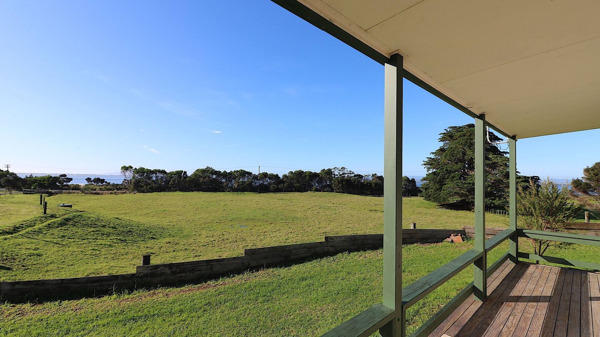 Far North District Cottage | 'The Bach' Relaxed Holiday Accommodation Kaimaumau