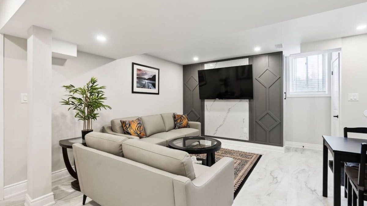 Whitchurch-Stouffville House | The Baker Hill Executive Suite