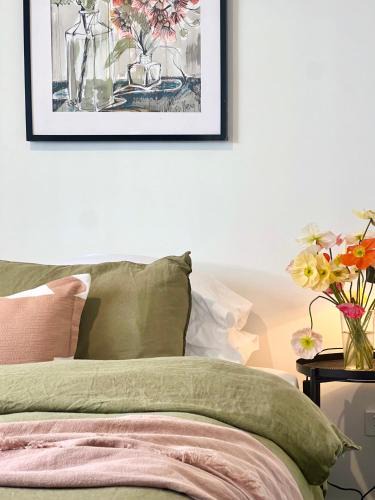 Orange Apartment | The Baker's Bed - Private 2 King BR Guest Suite