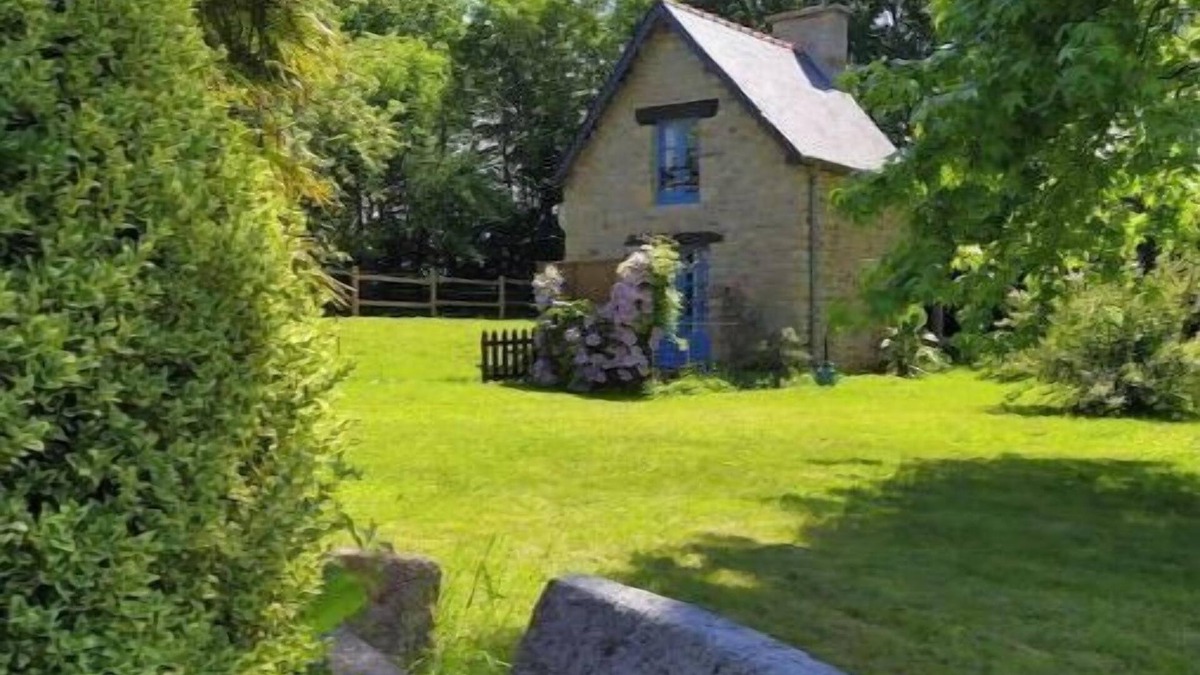 Tremblay House | The bakery lives in the countryside near hiking trails