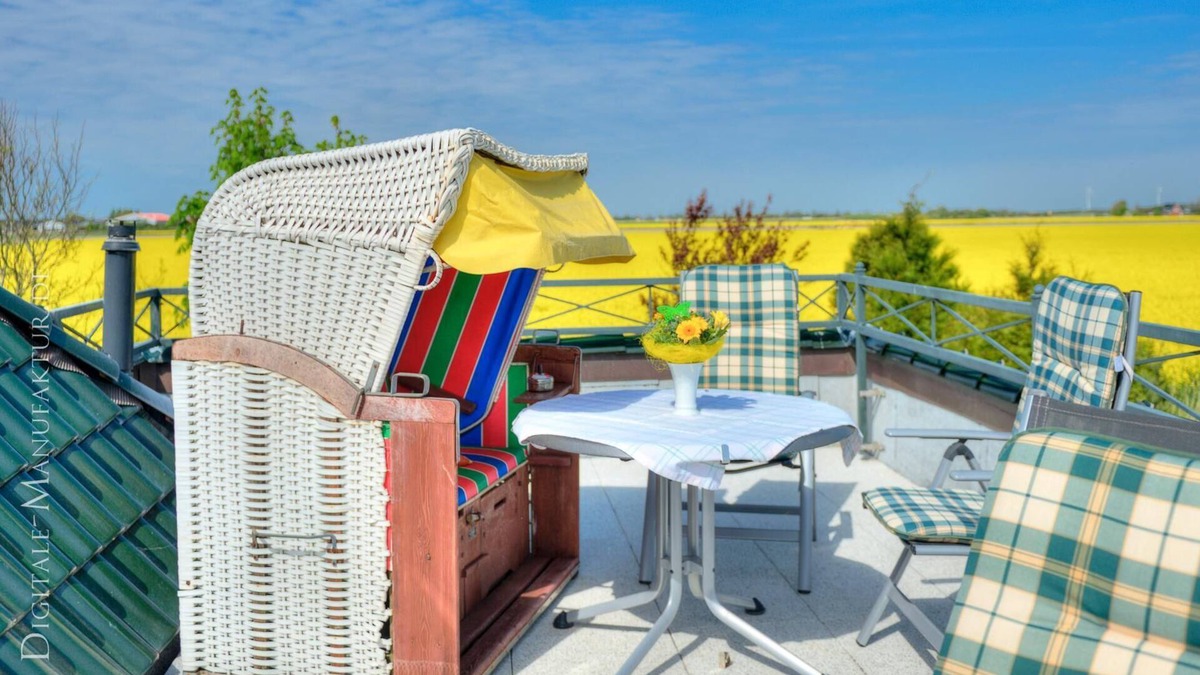 Busumer Deichhausen Apartment | The "balcony room". Great apartment in Büsumer Deichhausen!