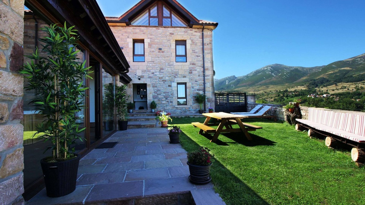 Hermandad de Campoo de Suso House | The Balcony of La Lomba