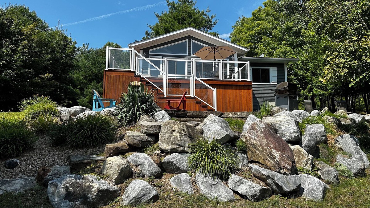 Arden Cottage | The Ball Cottage - Beautiful Lakefront Hideaway on Bull Lake!