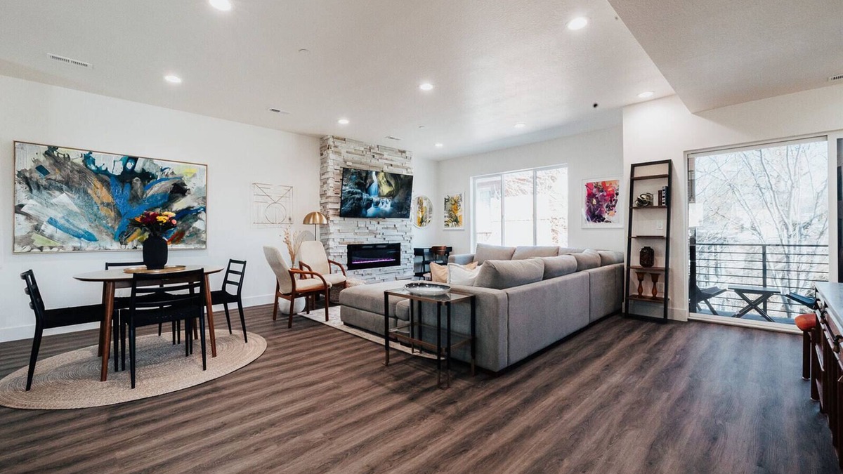 People's Freeway House | The Ballpark - New Trendy Townhome with 6 beds, private garage, and 6 desks