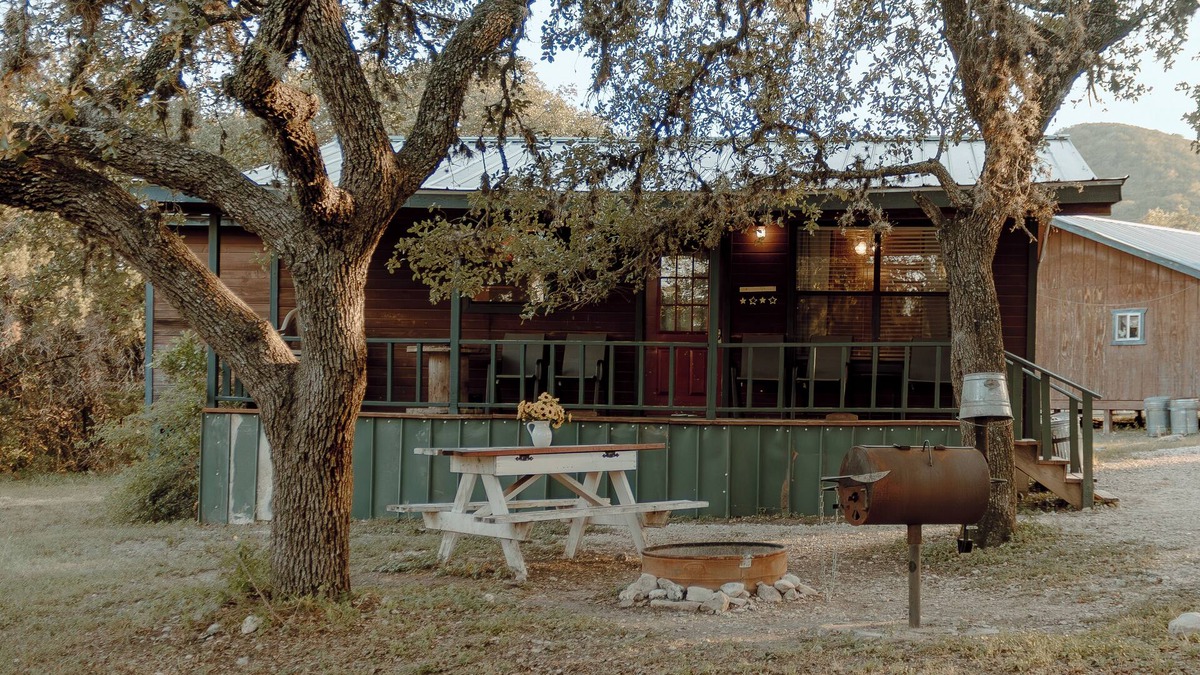 Rio Frio Cabin | The Bandera Cabin 3BD/1Bath @ Whiskey Mountain - Great Location!