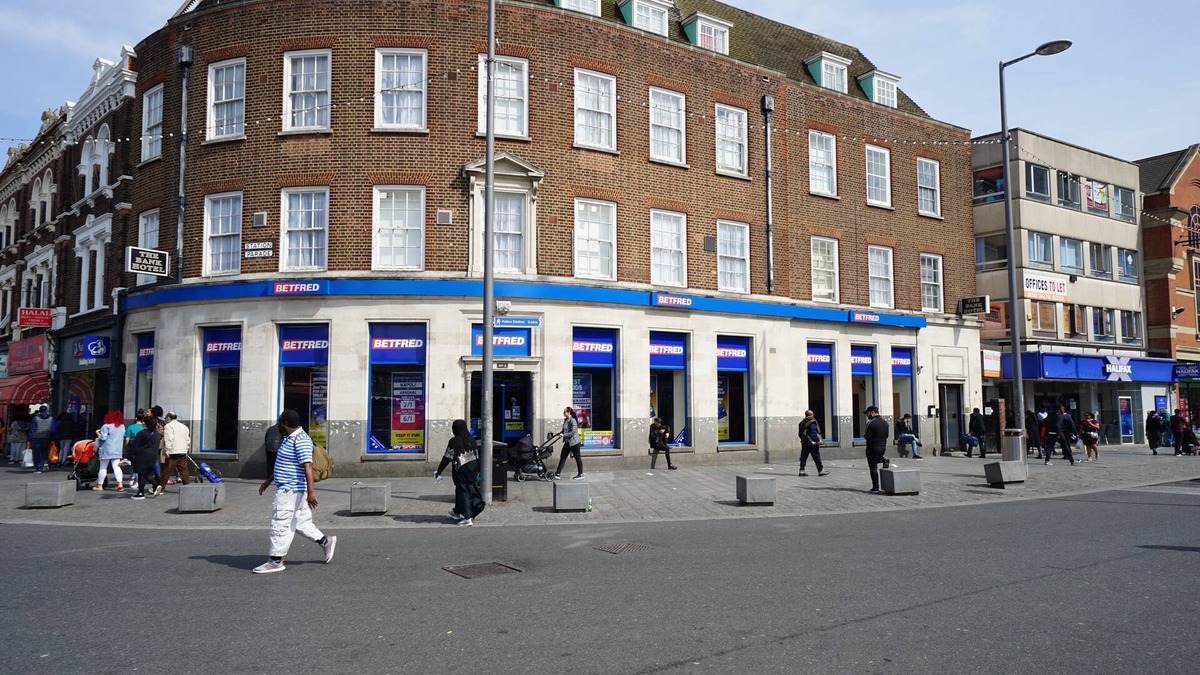 Barking Hotel | The Bank Hotel
