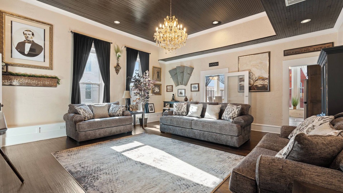 Cleburne House | The Banker's 1887 Penthouse