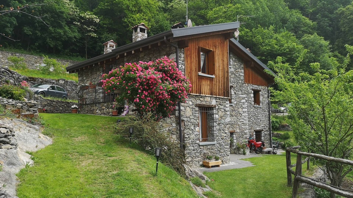 Capo di Ponte Apartment | THE BANKS IN THE WOODS: PEACE, NATURE AND RELAXATION. Ideal for couples and families.