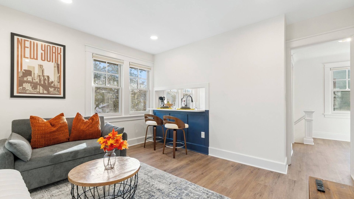 Bergenfield House | The Bar Loft - Second Floor Suite. Close proximity to NYC and MetLife Stadium.