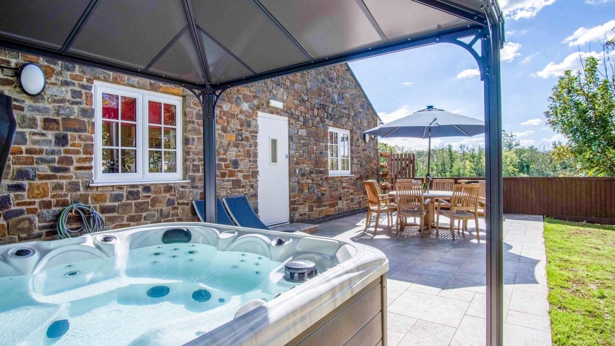 Nantgarw House | The Barn - 4 Bedroom - Tyn-Y-Coed Farm - Cardiff