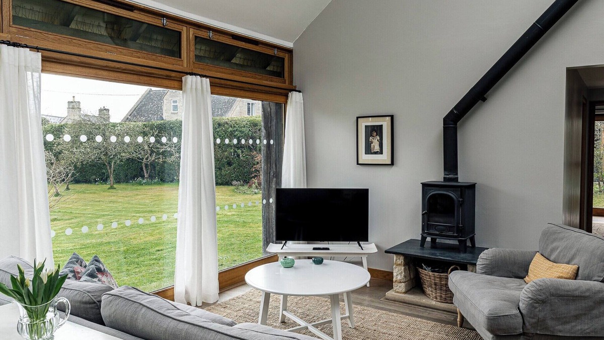 Colerne Cottage | The Barn at Daubeneys