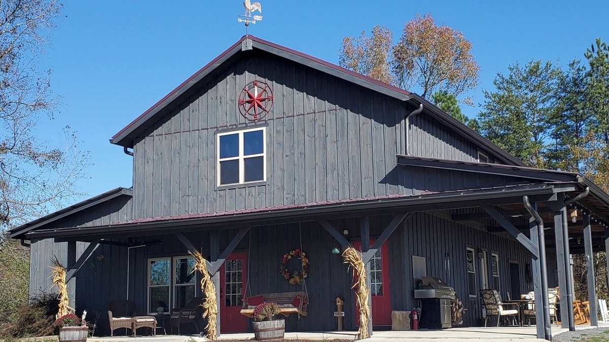 Tennga House | The Barn at Frog Hollow, Delano. Rare find with 5 bedrooms, sleeps up to 15!