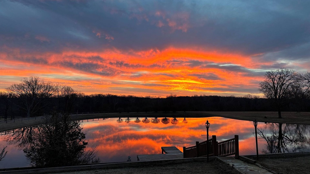 Bentonville House | The Barn Door-near bike trails, Bentonville attractions, quiet and serene.