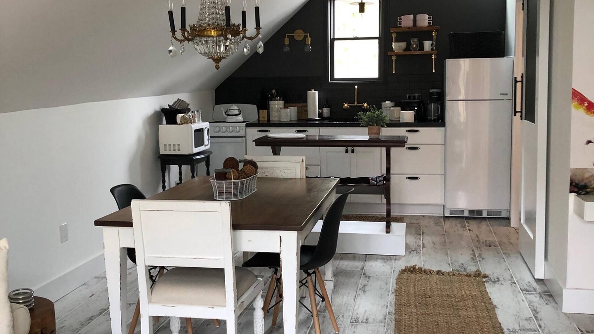 Rockport House | THE BARN ON PASCAL. A lovely circa 1900 refurbished barn.