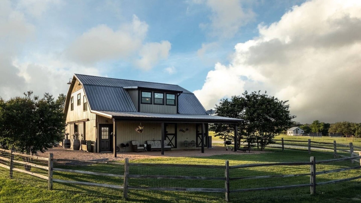 Grapetown House | The Barnhouse for 4 @ TimberRose Ranch FBG TX