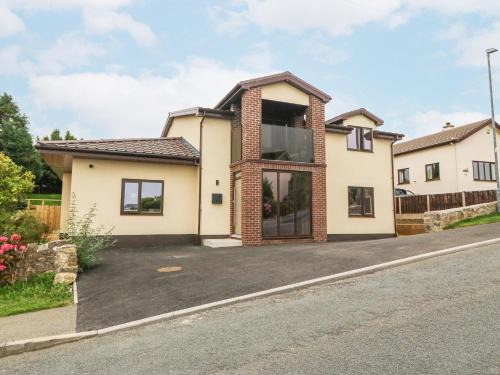 Benllech House | The Bay