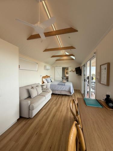 Tiatukia House | The Bay overlooking Boston Island