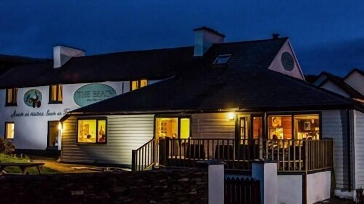 Inishbofin Bed & Breakfast | The Beach Day's Bar & B&B