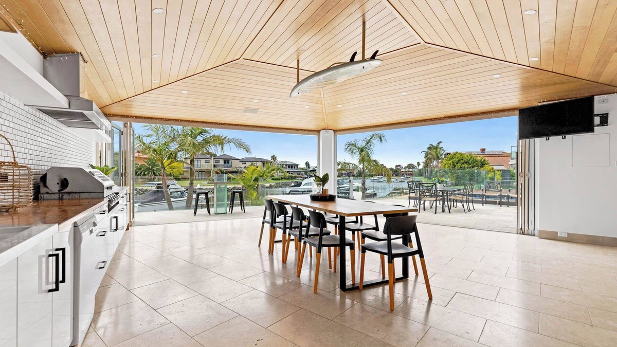 Patterson Lakes House | The Beach House: Waterfront with Boat Mooring