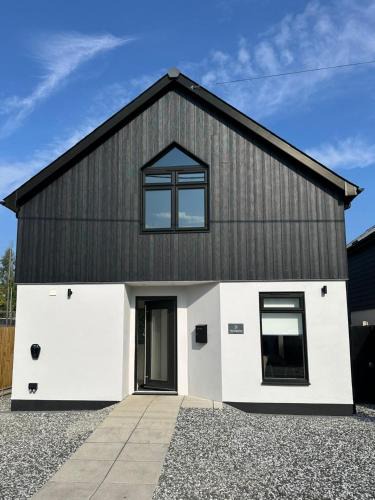 Seasalter House | The Beach Hut