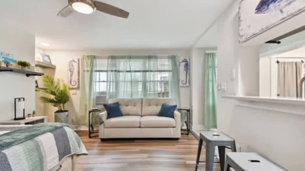 Historic Old Northeast Apartment | The Beach Inn Downtown St. Petersburg