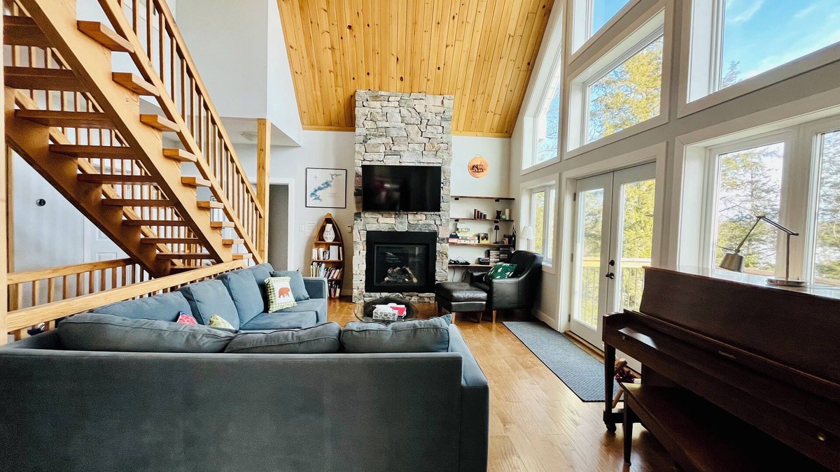 Dysart et al Cottage | The Bear Cave Cottage on Little Kennisis Lake -Lake front fun, spacious property