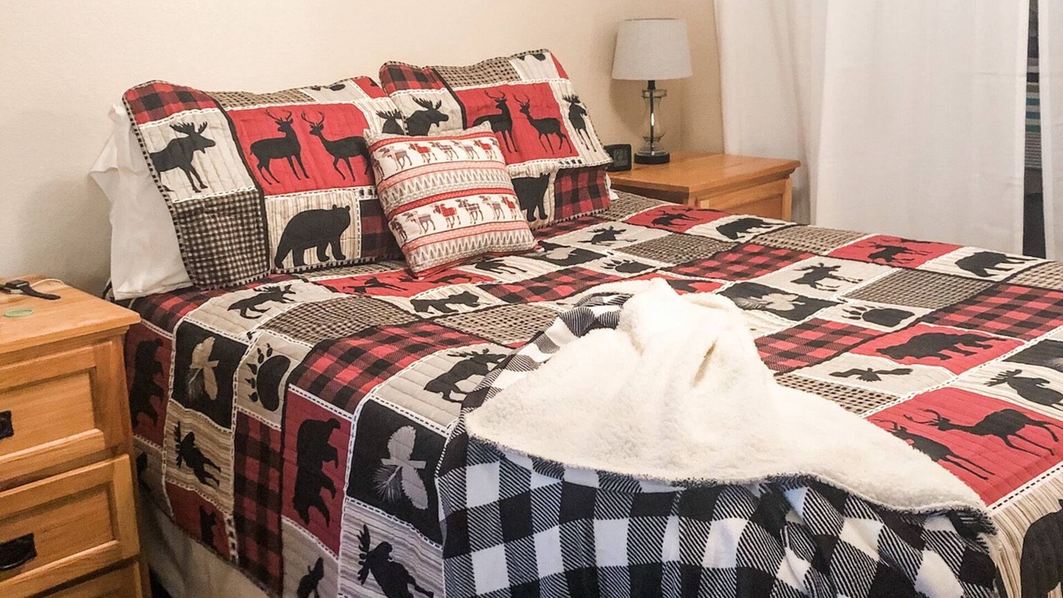 McCall Condo | The Bear Dean: City Center Condo w/Wifi & Parking