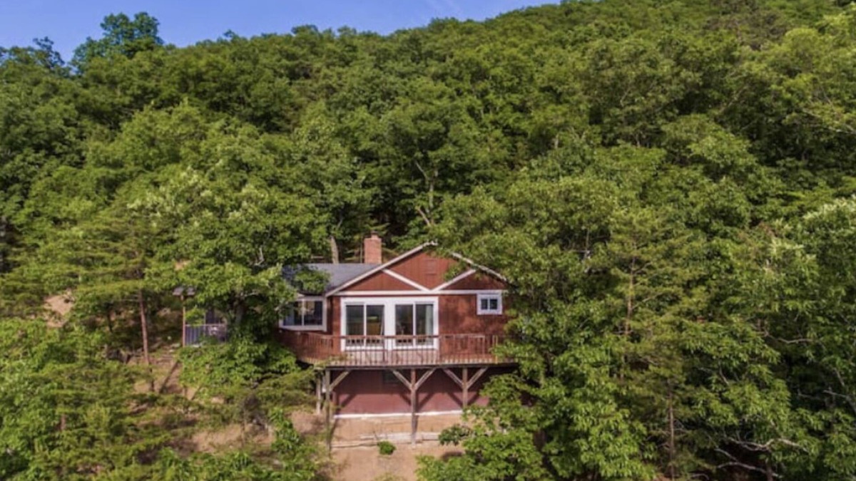Fishers Hill Cabin | The Bear Den - Mountain Cabin w/Spectacular Views - AWD/4WD Required