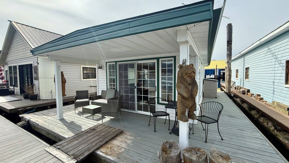 Bayview Apartment | The Bear Den