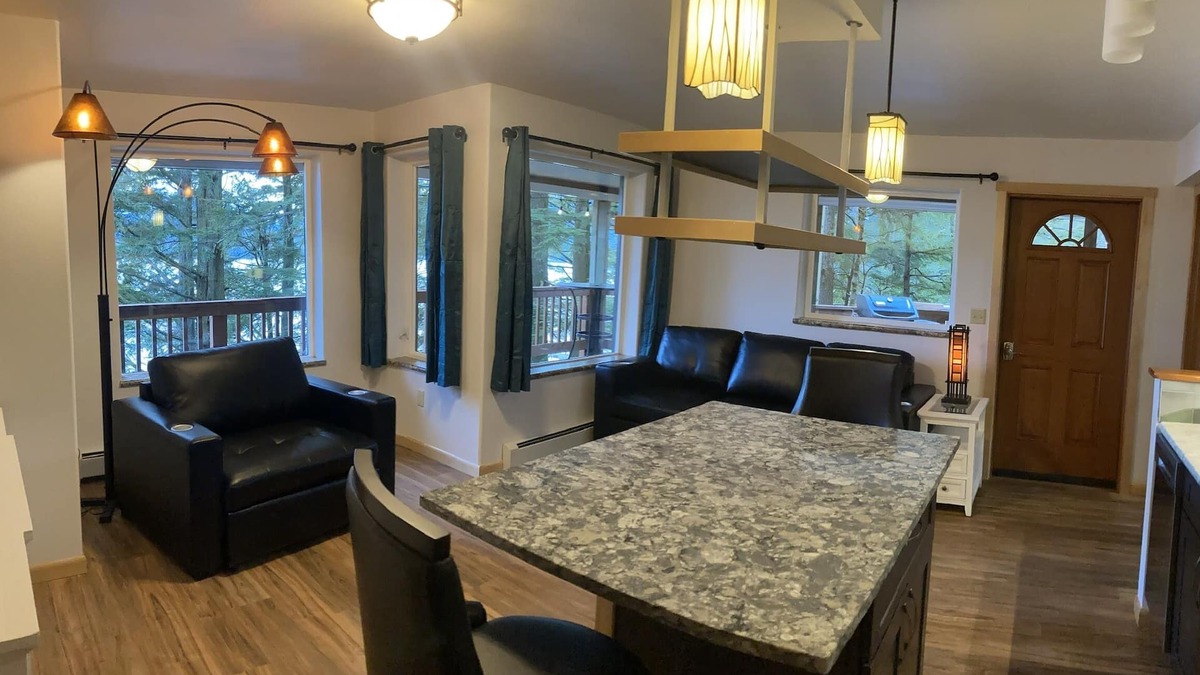 Ketchikan Apartment | The Bear Den. Water view, eagle view, deer and black bear, cover deck and BBQ.