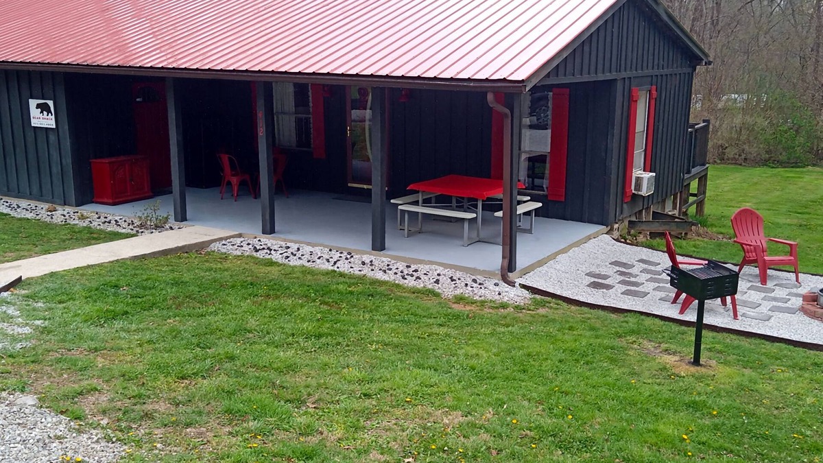 Winona House | The Bear Shack- Brimstone Trail #6 Access - 10 Person Cabin. Trailer Parking!