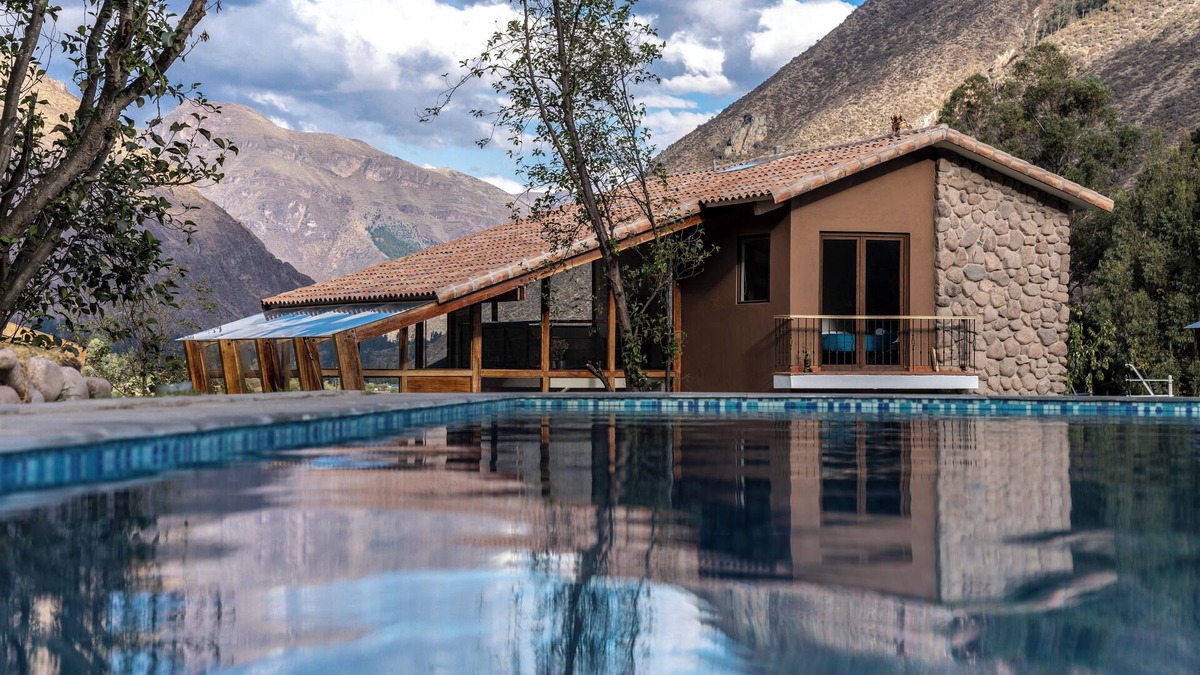 Huaran Cottage | The beauty of the Andes from a warm home 45 min. from the train station.