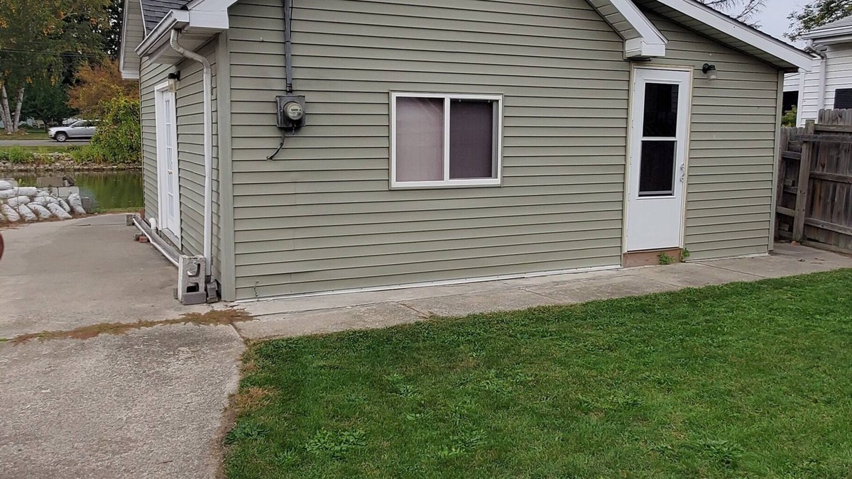 Marine City House | The Belle River Fishing Cabin - The Fisherman's Dream