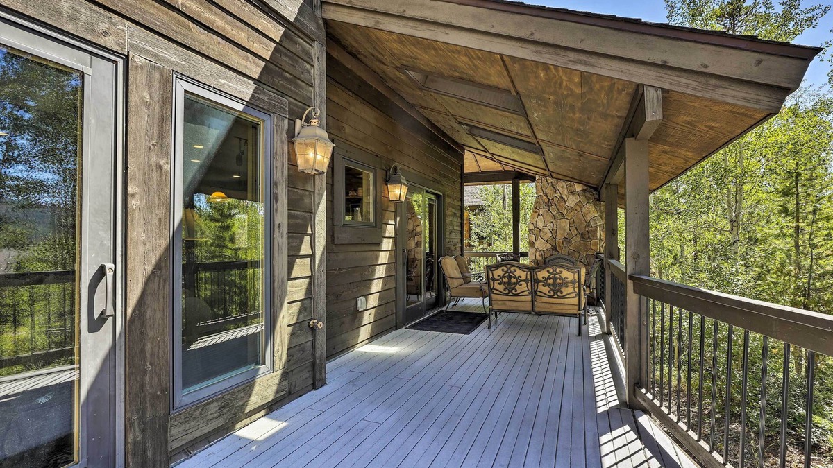 The Reserve House | 'The Bells': Luxe Lodge w/ Game Room & Deck!