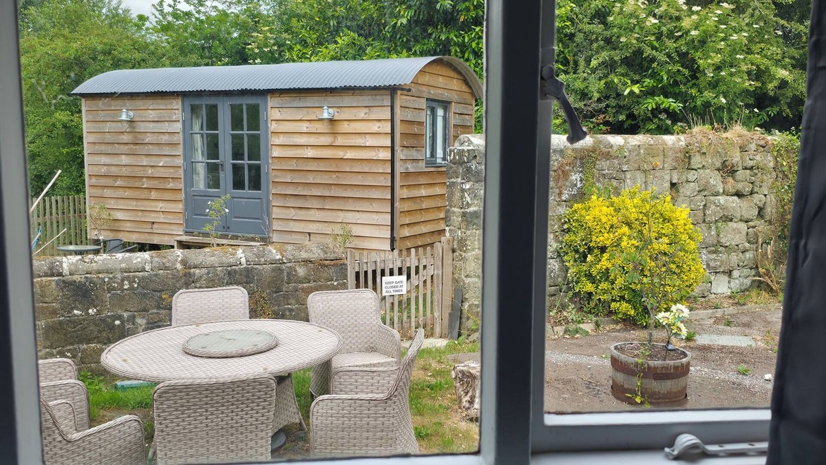 Semley Bed & Breakfast | The Benett Arms