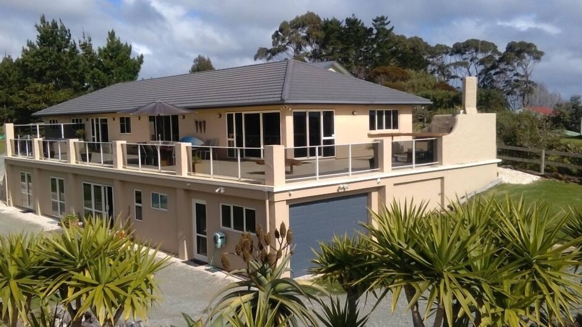 Doubtless Bay House | THE BEST LOCATED HOUSE ON THE KARIKARI PENINSULA