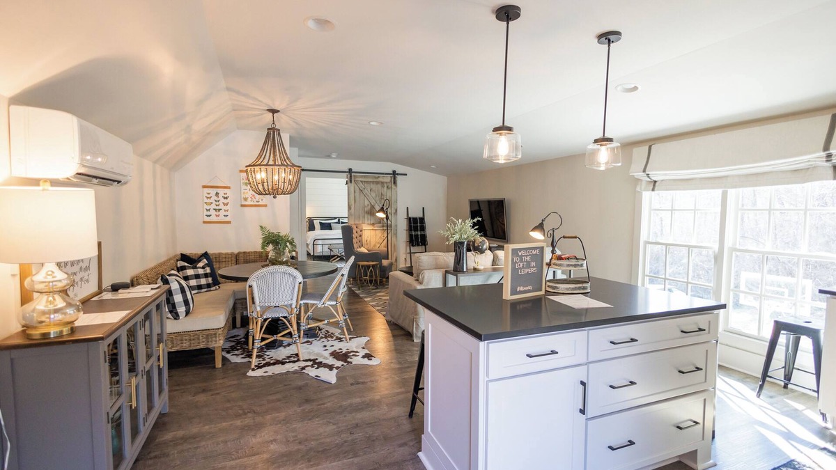 Franklin Apartment | The best of Franklin! Beautiful listing on private acreage & minutes to downtown