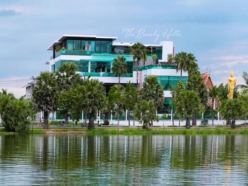 Nai Mueang Hotel | The Beverly Hills Hotel