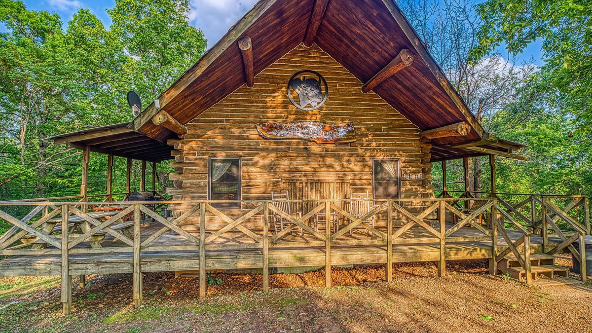 Bruno Cabin | The Big Buffalo sleeps 15 with Hot Tub