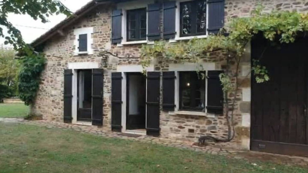 La Peruse House | The big house in the heart of the greenery