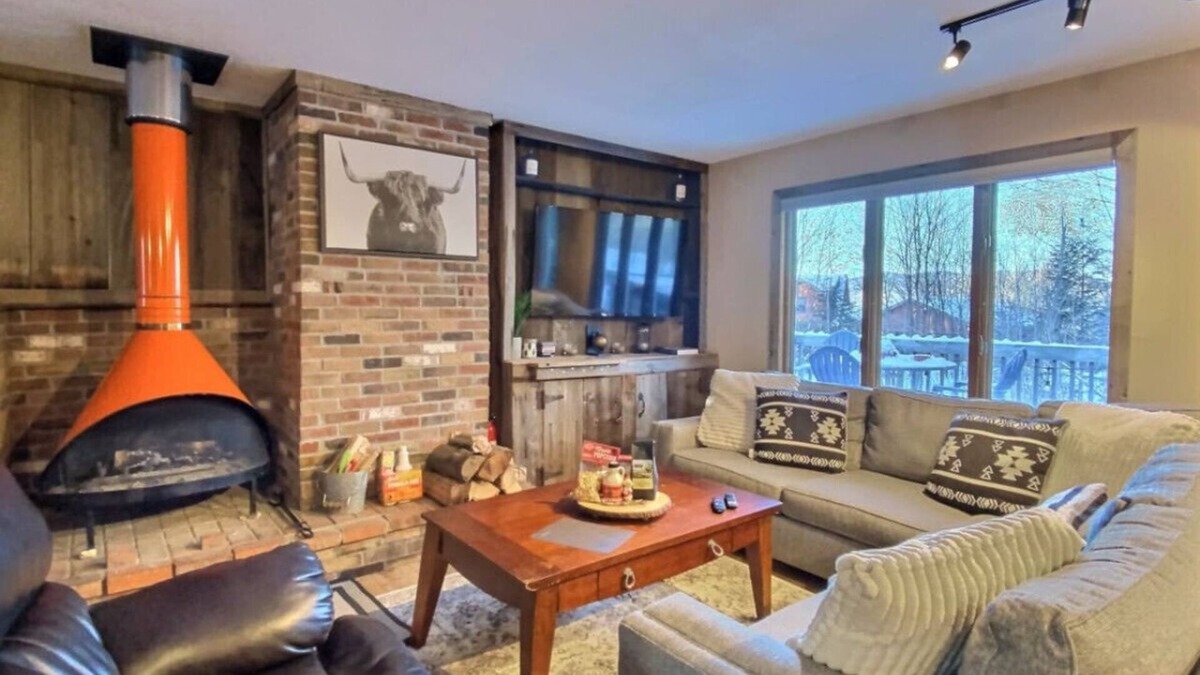 Killington House | The Big Lebearski- AC, Grill, Fire Pit, Hot tub!