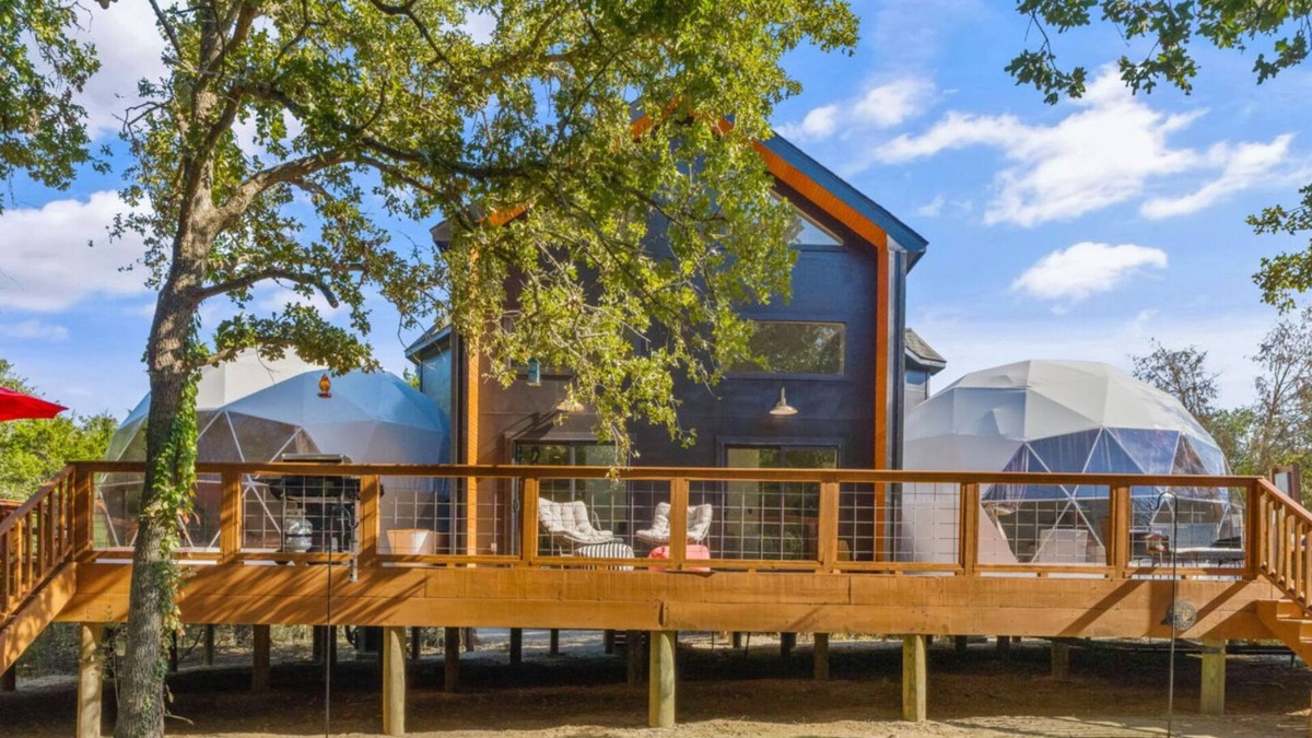 Paige Cabin | The Bird House | 8 Beds 2 Baths