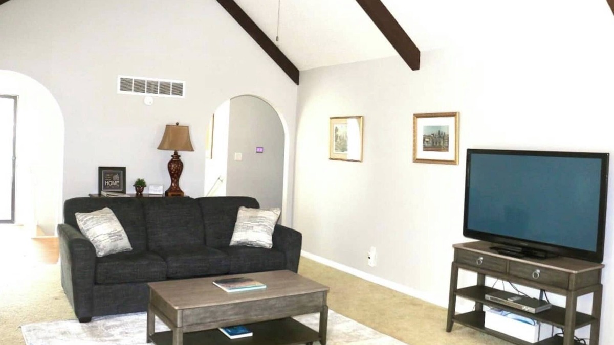Waldron House | The Bird House has at least one ‘bird’ in each room. How many can you find?