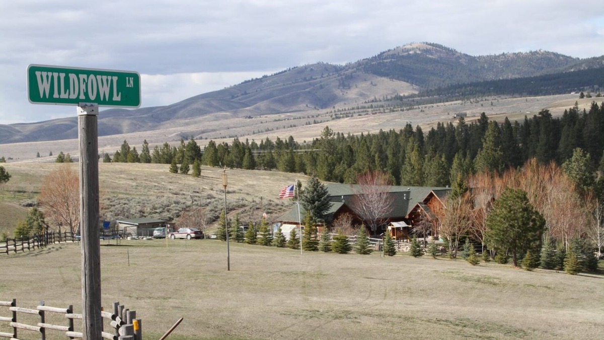 Florence House | THE BIRDHOUSE,. Quiet Country Home in the Bitterroot Valley.