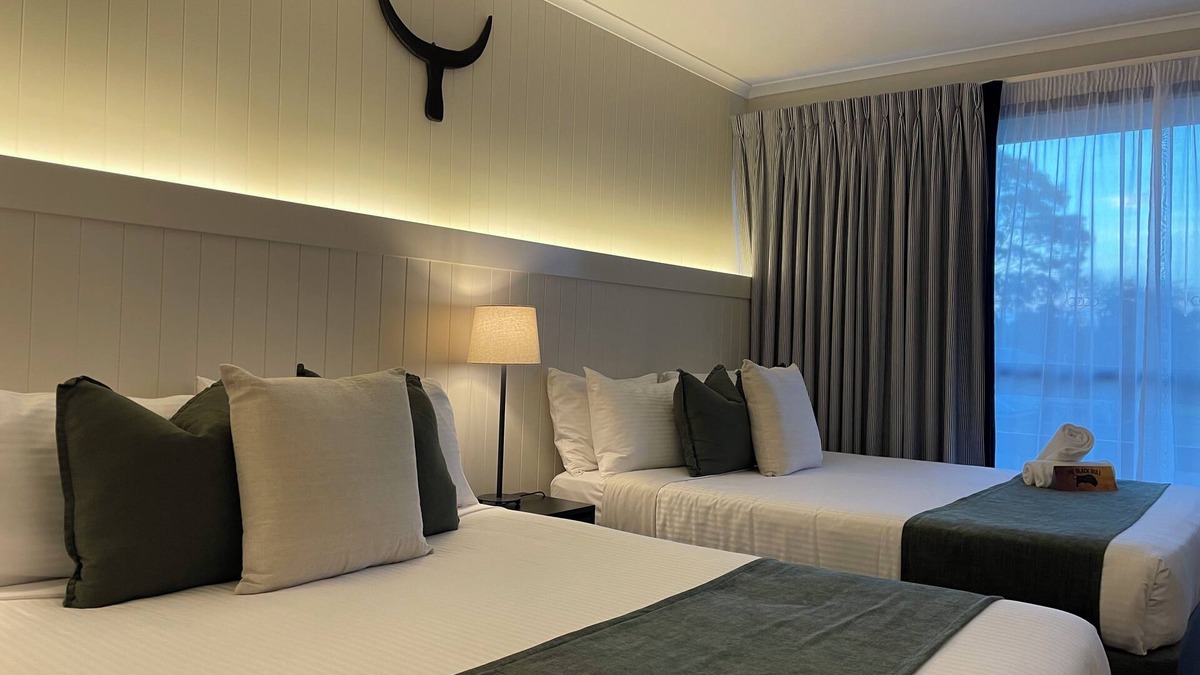 Traralgon Hotel | The Black Bull Motel